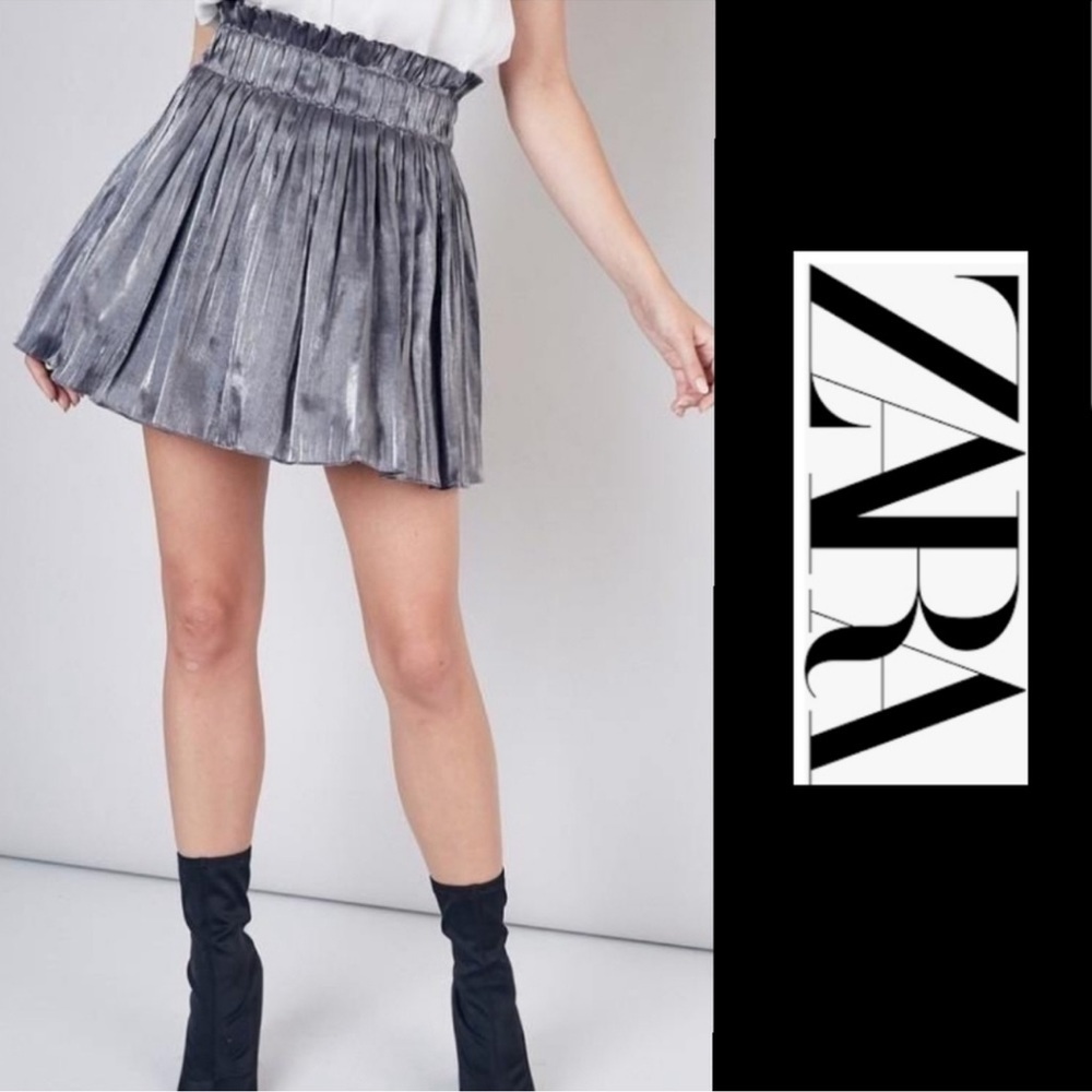 ZARA SILVER PLEATED MINI SKIRT‎